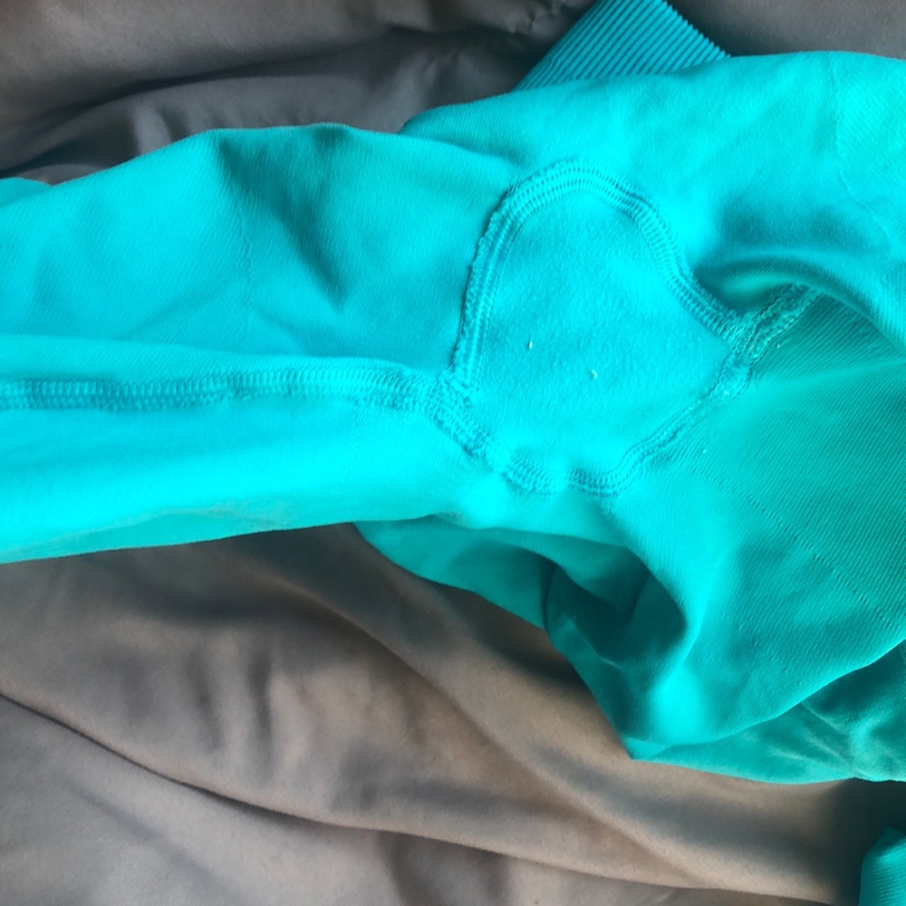 Lululemon Zone-In Crop - image 5